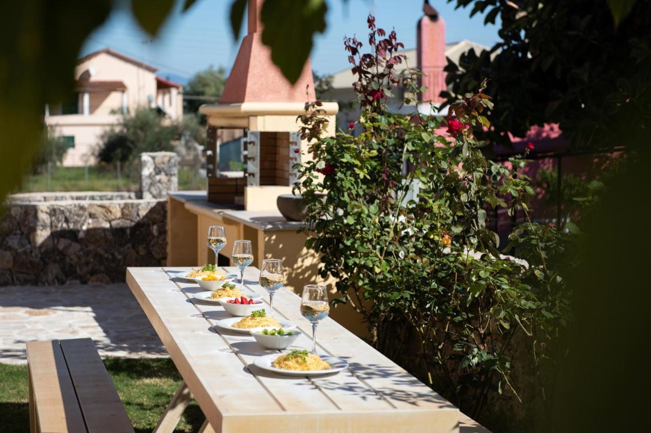 Casa Dell Amore Petrití Exteriör bild